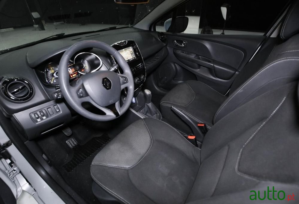 2013' Renault Clio photo #6