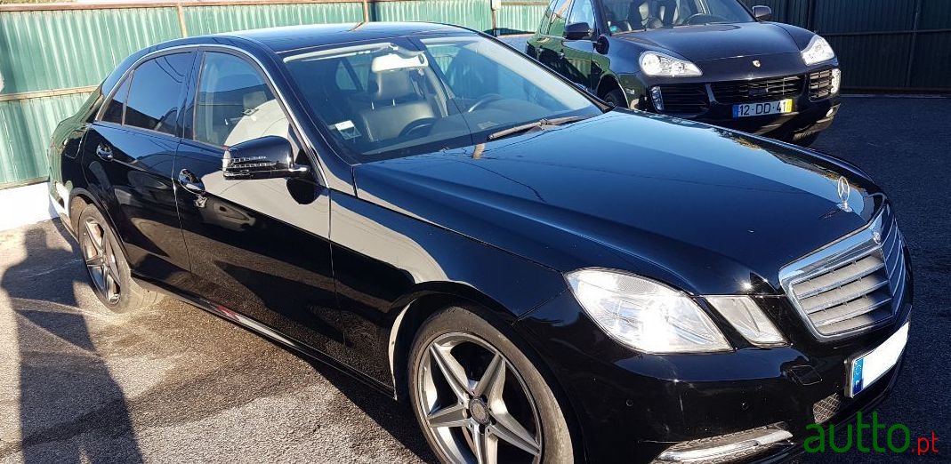 2011' Mercedes-Benz E-200 photo #4