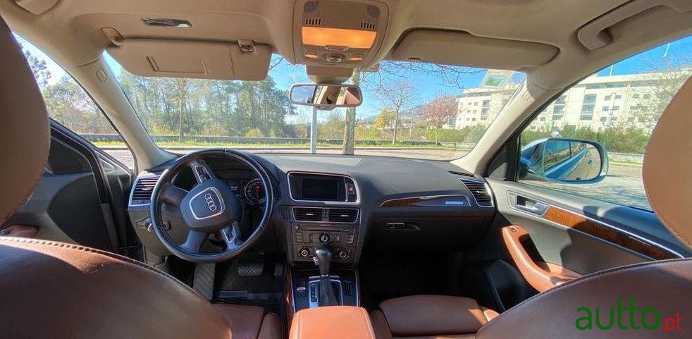 2009' Audi Q5 2.0 Tdi photo #2