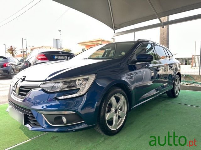 2016' Renault Megane Sport Tourer photo #3