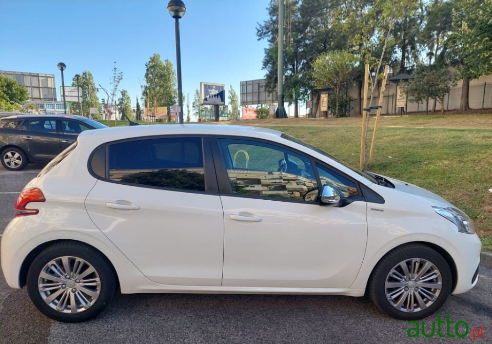 2018' Peugeot 208 photo #1