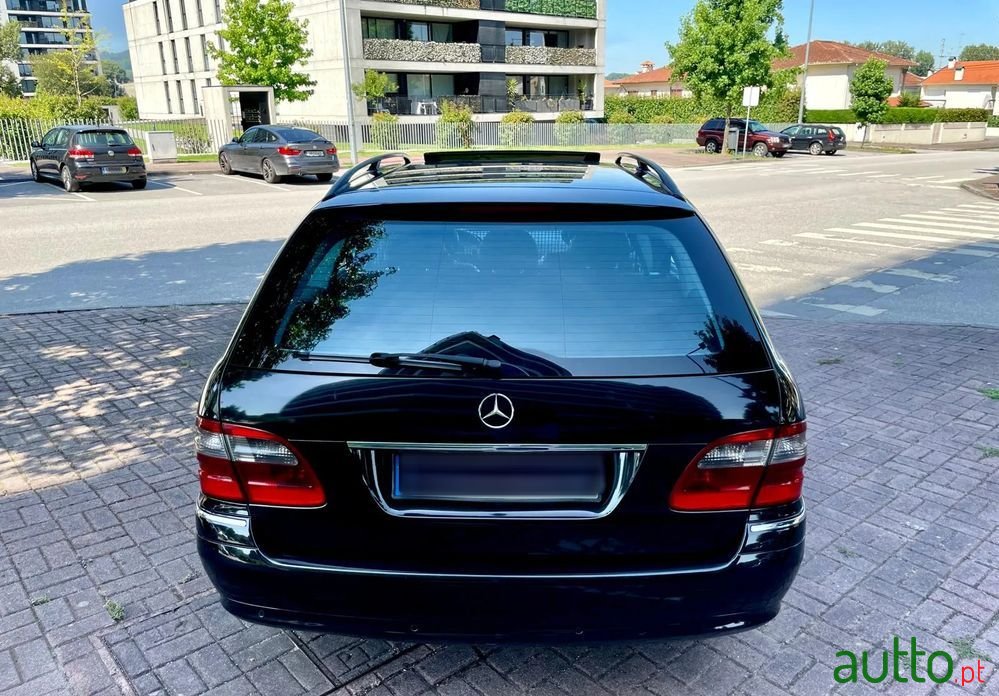 2004' Mercedes-Benz E 320 photo #2