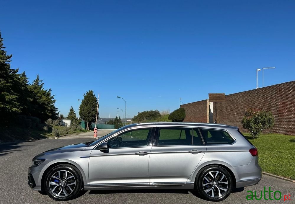 2019' Volkswagen Passat Variant photo #3