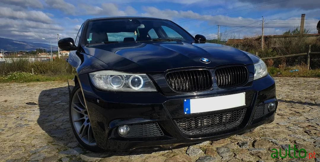 2011' BMW 320 photo #3