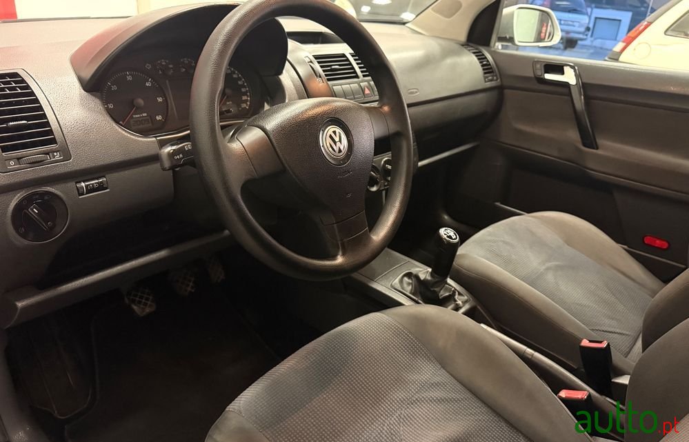 2007' Volkswagen Polo photo #5