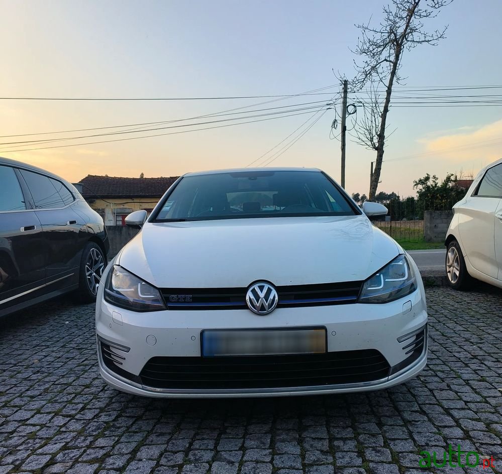 2015' Volkswagen Golf photo #2