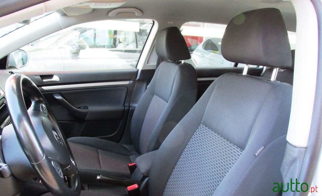 2013' Volkswagen Golf Variant photo #6