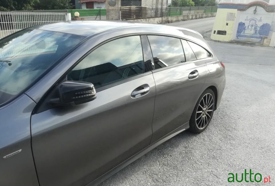 2018' Mercedes-Benz Cla-180 photo #2
