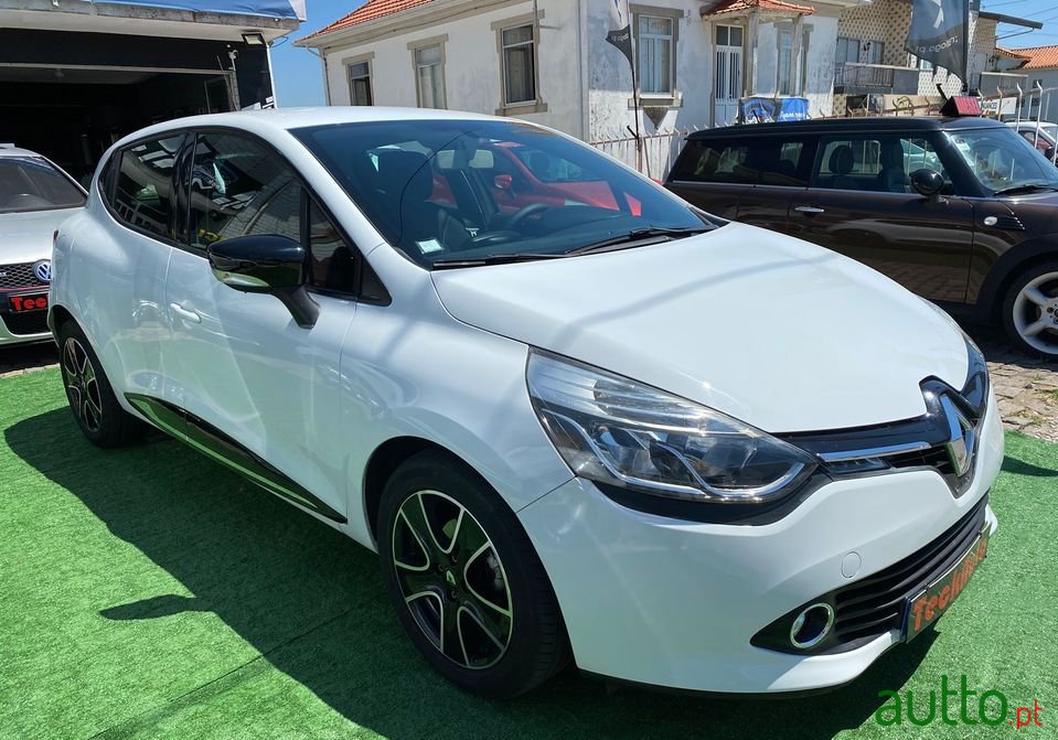 2014' Renault Clio photo #1