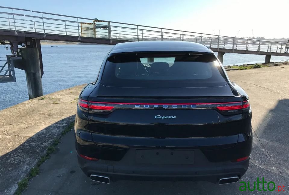 2020' Porsche Cayenne photo #4