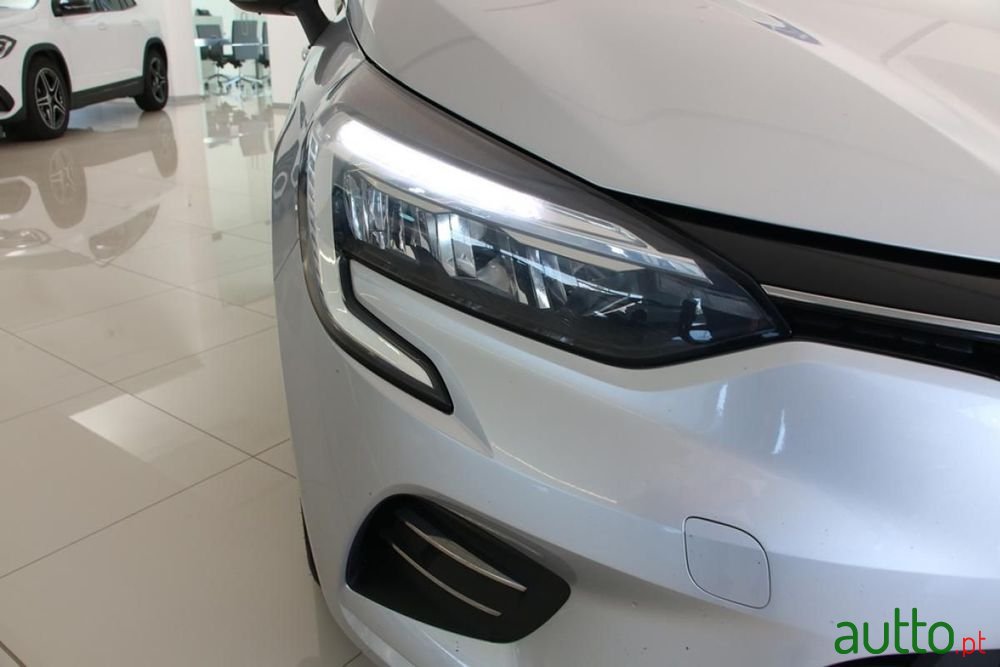 2020' Renault Clio photo #6