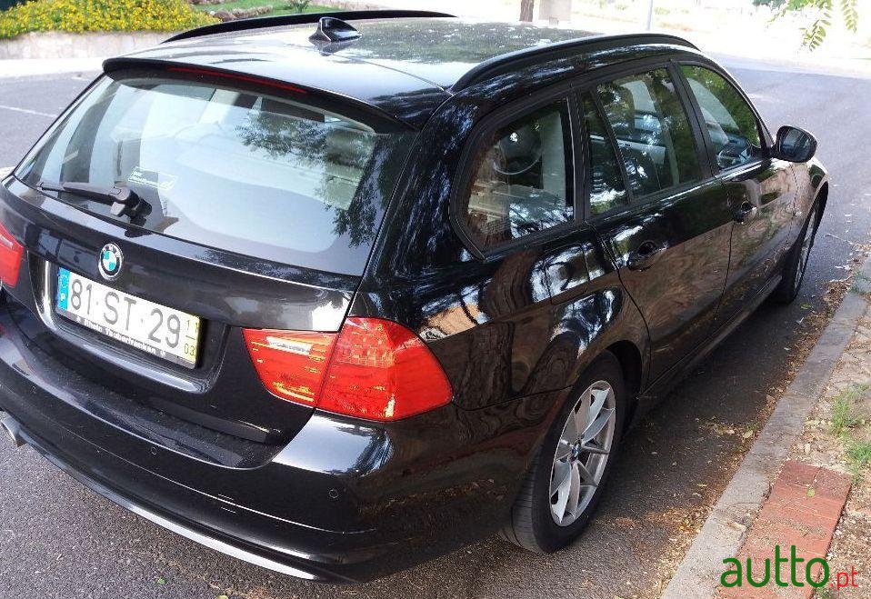 2011' BMW 320 320D Touring Auto photo #2