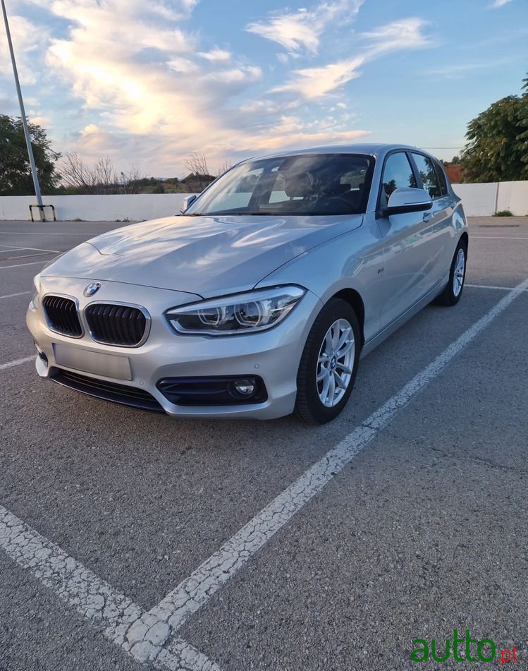 2019' BMW Série 1 D Line Sport photo #1