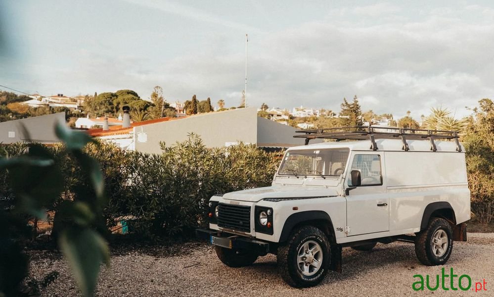 2002' Land Rover Defender photo #2