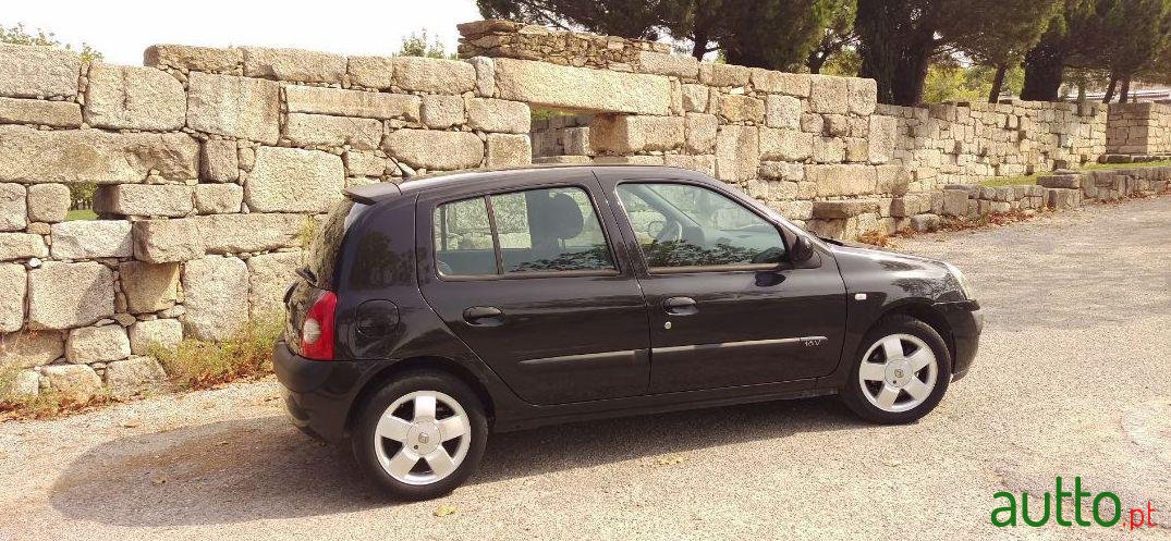 2003' Renault Clio photo #2