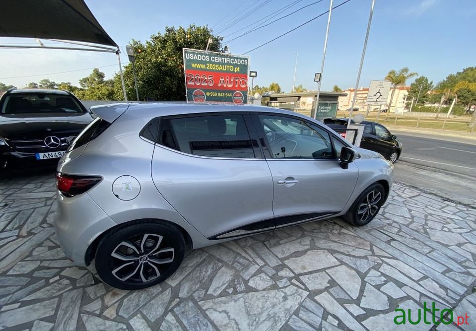 2019' Renault Clio photo #3