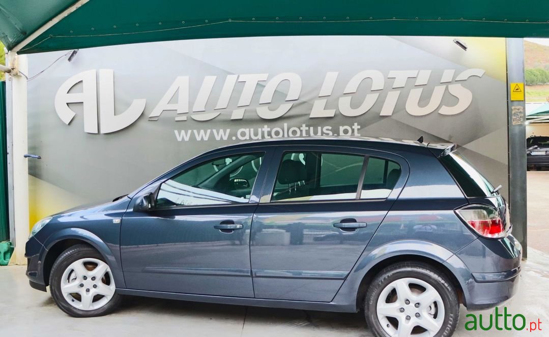 2008' Opel Astra photo #5