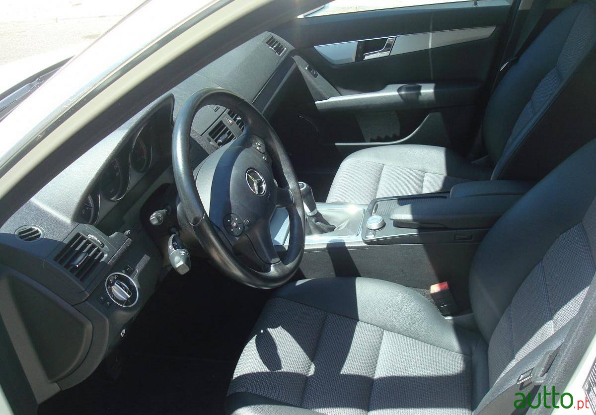 2011' Mercedes-Benz CL 220 Avantgarde photo #5