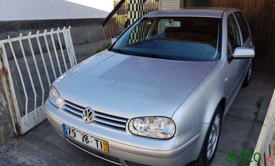 2002' Volkswagen Golf photo #1