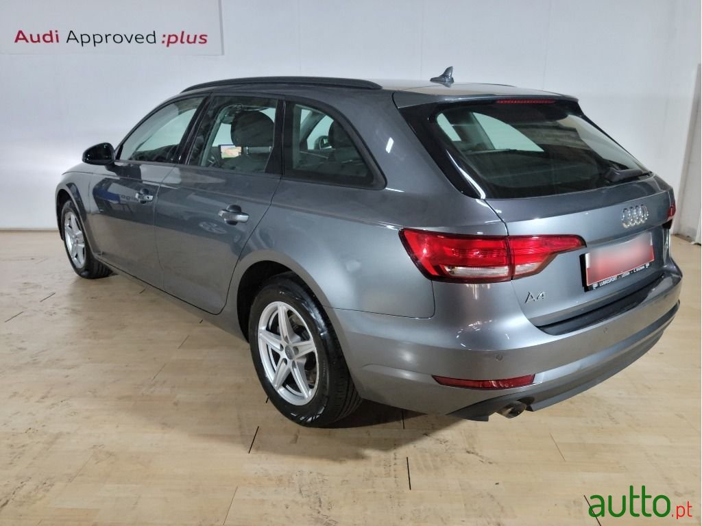 2018' Audi A4 Avant photo #2