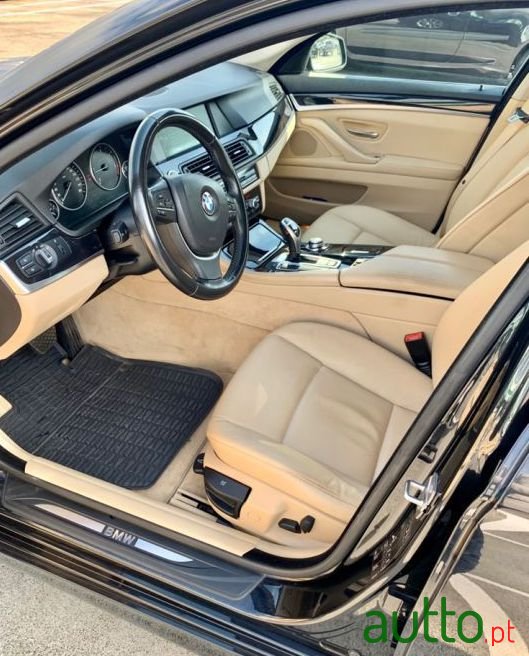 2011' BMW 520 photo #3