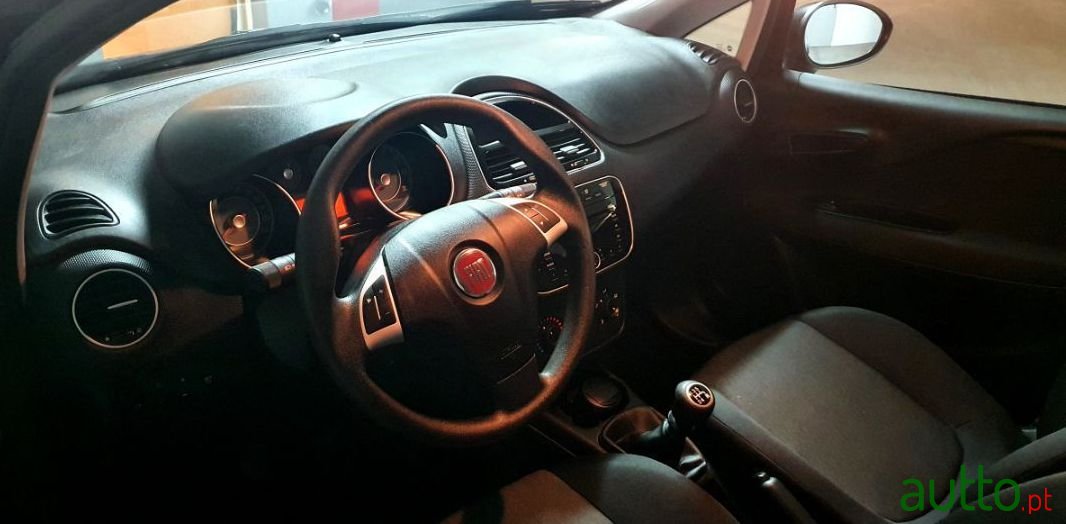 2016' Fiat Punto photo #2