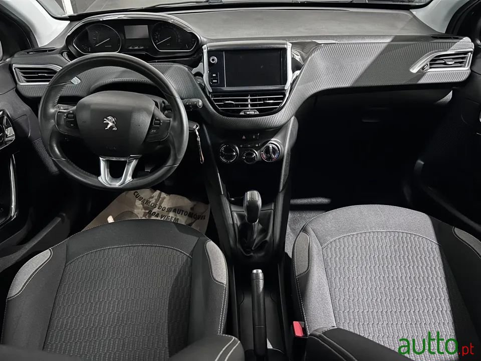 2016' Peugeot 208 photo #5