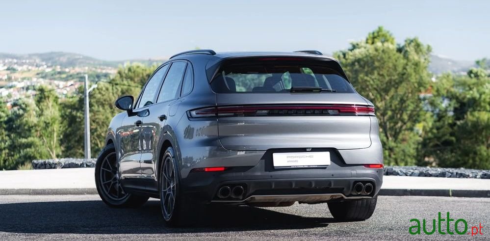2024' Porsche Cayenne S E-Hybrid photo #4
