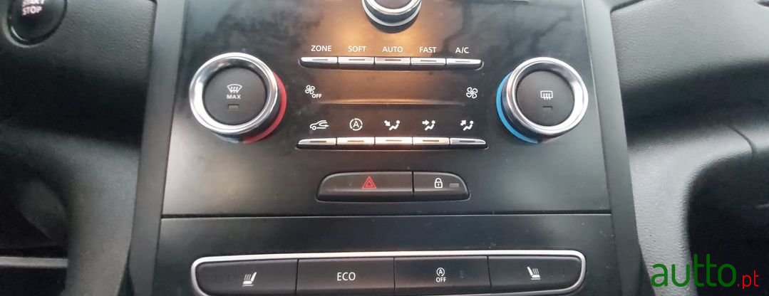 2020' Renault Megane Sport Tourer photo #5