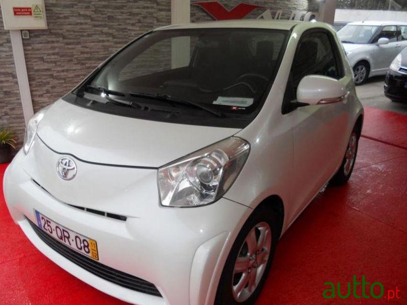 2011' Toyota iQ 1.0 Vvt-I photo #1