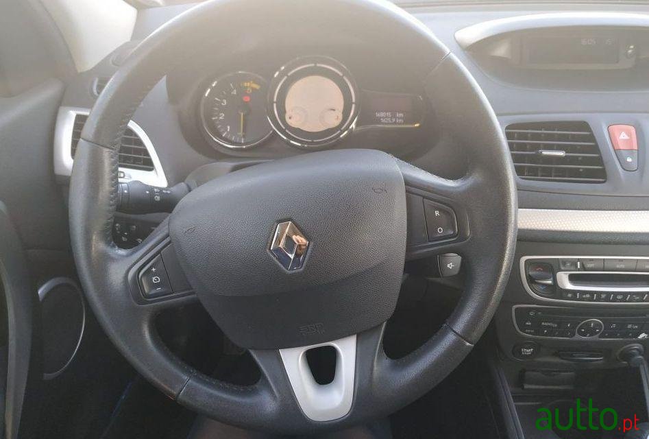 2010' Renault Megane Sport Tourer photo #4