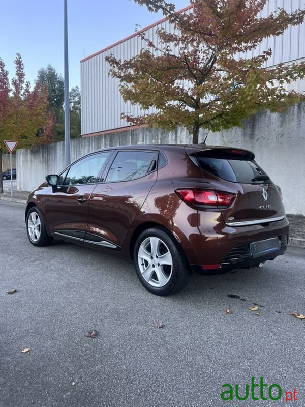 2013' Renault Clio photo #3