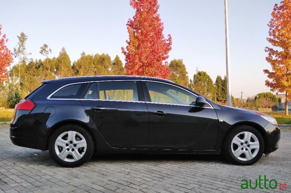 2010' Opel Insignia Sports Tourer photo #5