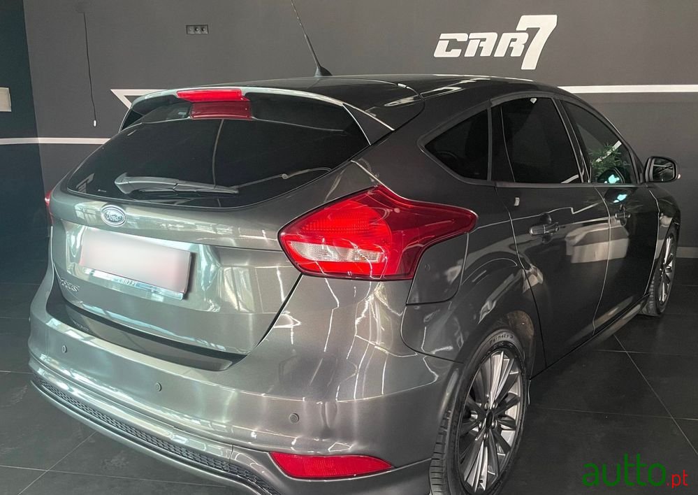 2017' Ford Focus photo #4