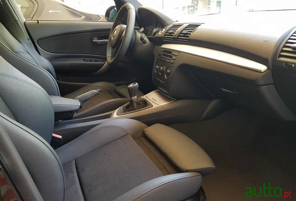 2009' BMW 120 photo #6