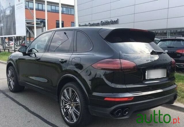 2015' Porsche Cayenne S E-Hybrid photo #6