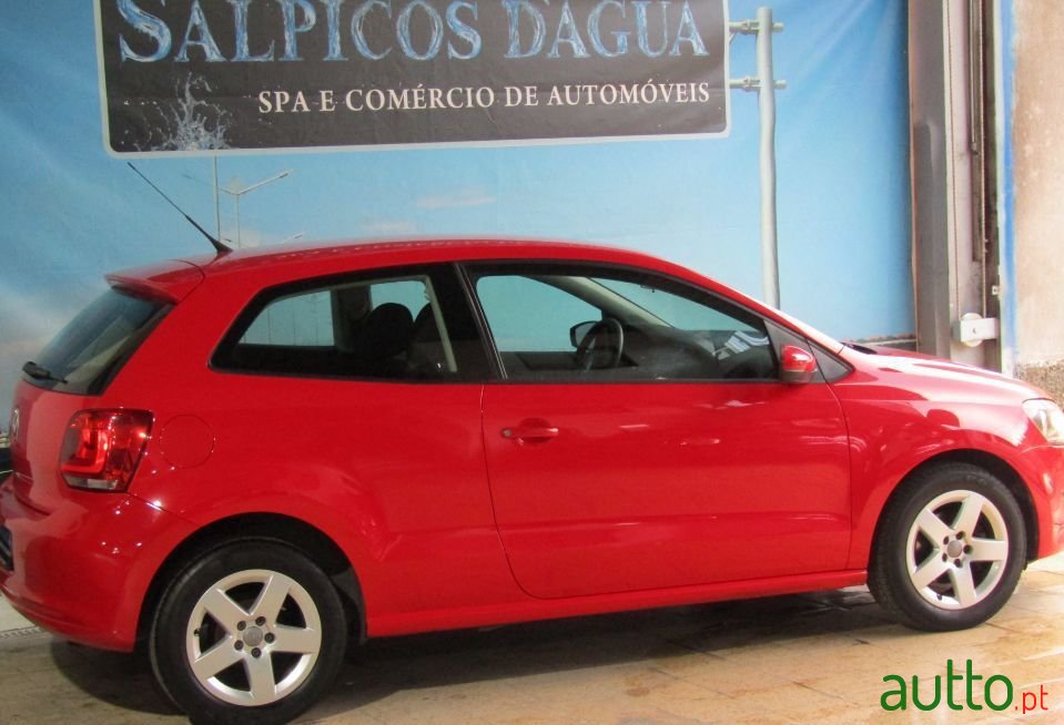 2014' Volkswagen Polo photo #5