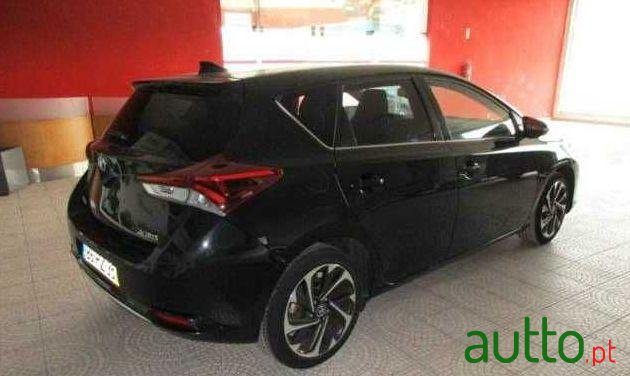 2015' Toyota Auris photo #1