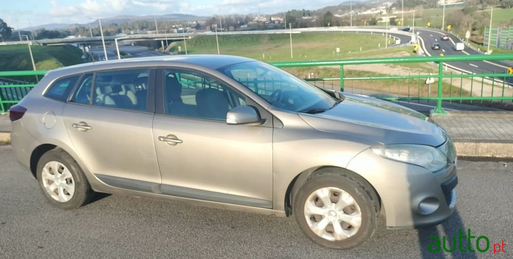2010' Renault Megane Sport Tourer photo #4