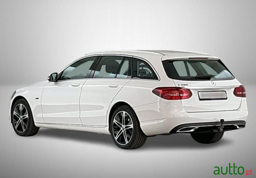 2019' Mercedes-Benz Classe C photo #2