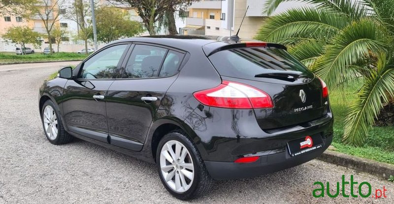 2010' Renault Megane photo #3