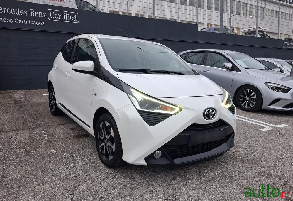 2022' Toyota Aygo 1.0 X-Play photo #3