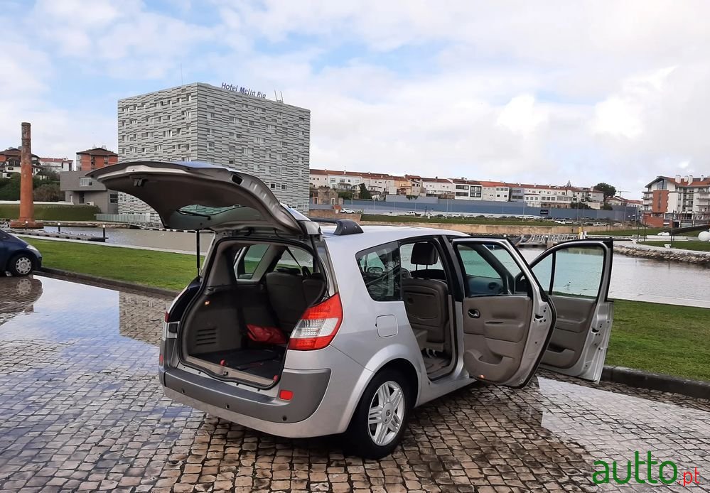 2005' Renault Grand Scenic photo #5