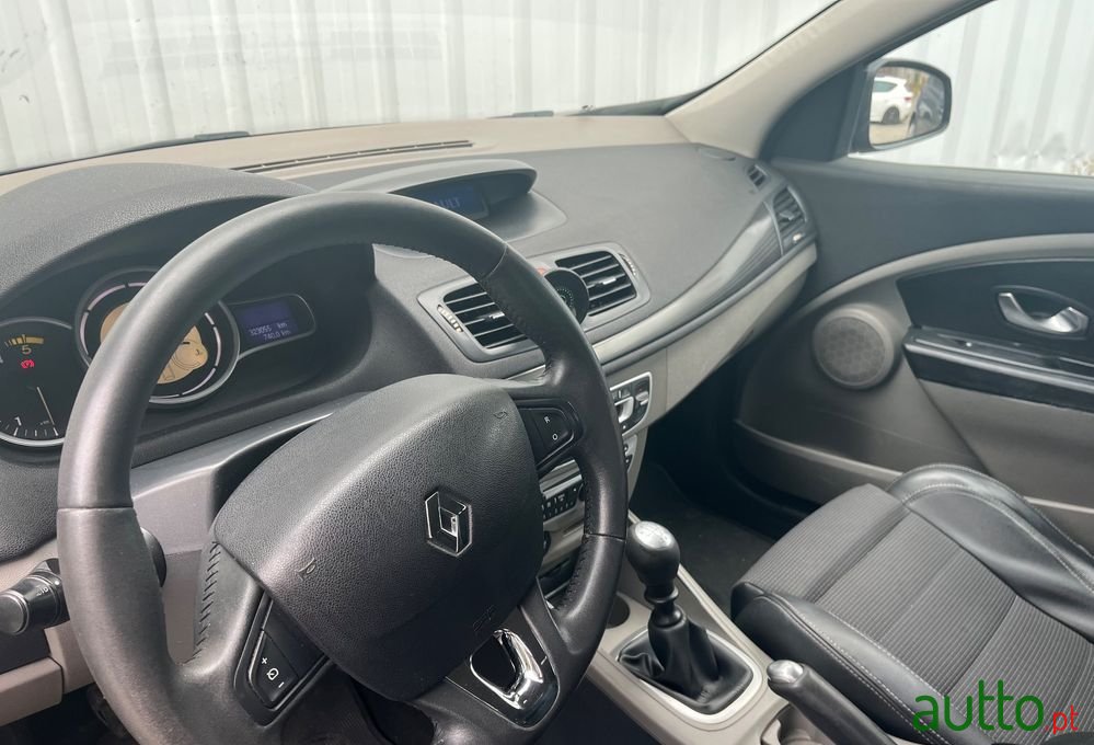 2010' Renault Megane photo #5