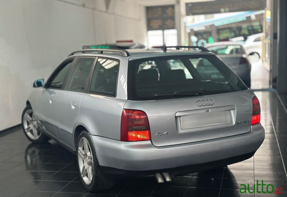 2002' Audi A4 Avant photo #6