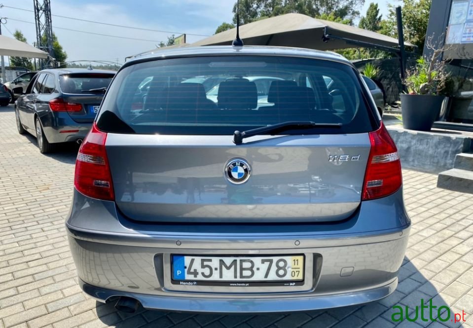 2011' BMW 118 D photo #5