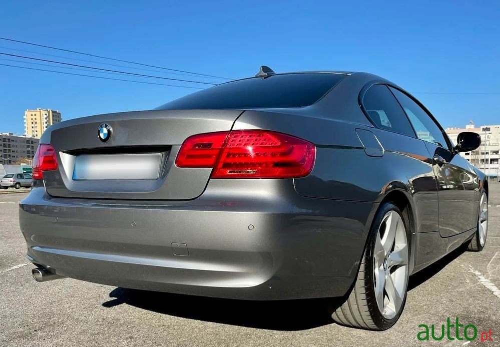 2011' BMW 320 D Xdrive Coupe photo #3