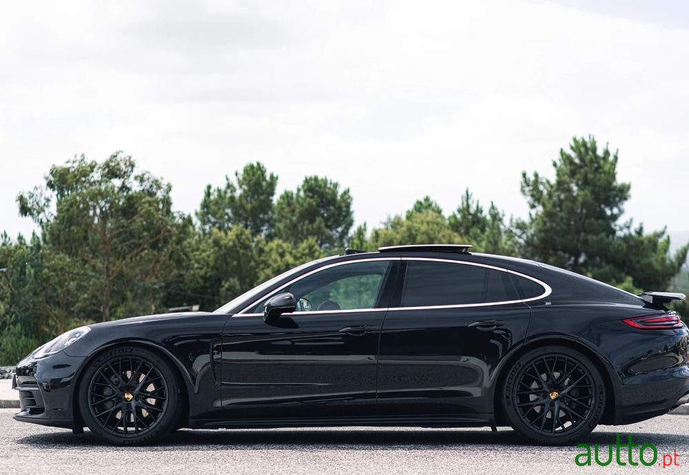 2017' Porsche Panamera 4S Diesel photo #2
