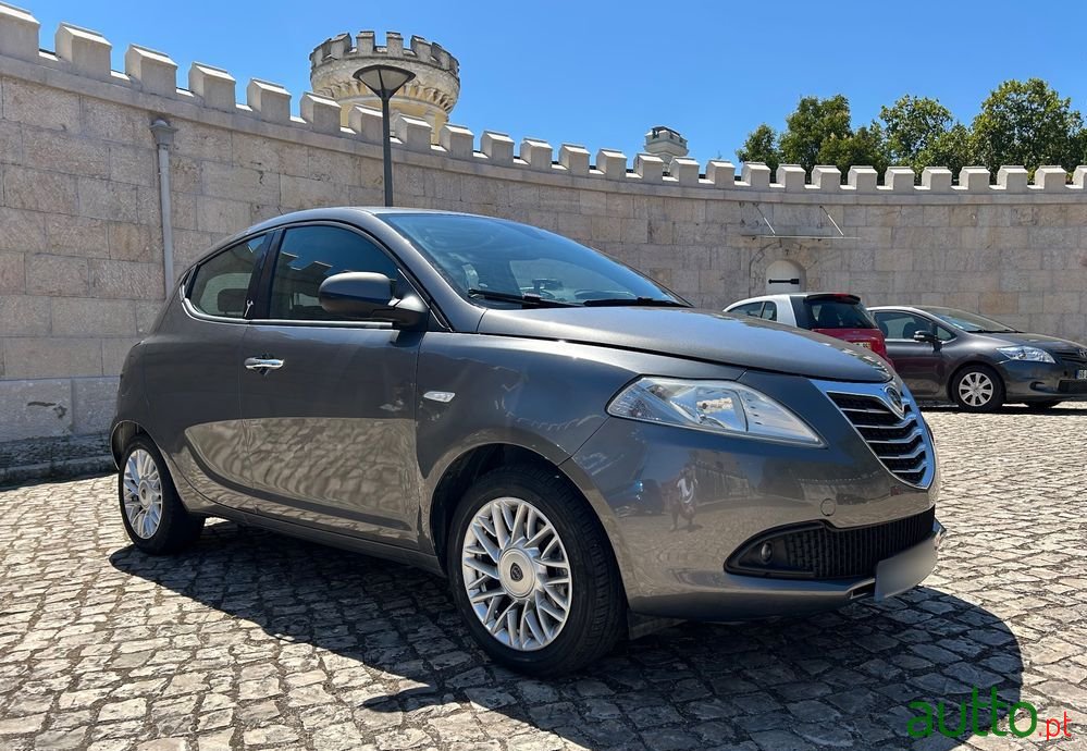 2013' Lancia Ypsilon 1.2 S&S Gold photo #3