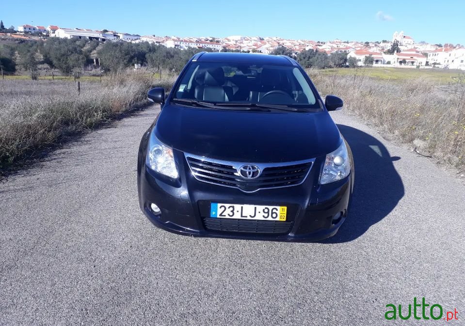 2011' Toyota Avensis photo #1